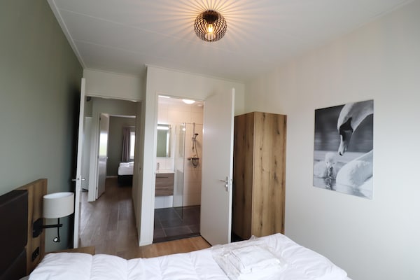 Foto van Rustig gelegen villa in Friesland - Vakantiehuis in Leons - BedRoom