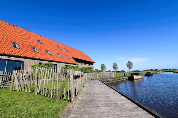 Foto van Rustig gelegen villa in Friesland - Vakantiehuis in Leons - GardenSummer