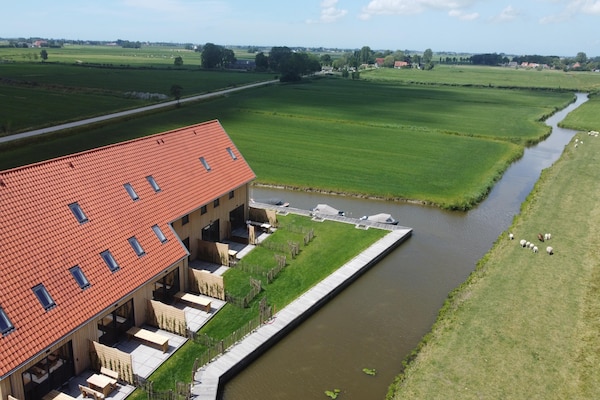Foto van Rustig gelegen villa in Friesland - Vakantiehuis in Leons - ExteriorSummer