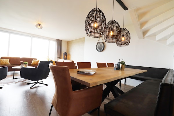 Foto van Rustig gelegen villa in Friesland - Vakantiehuis in Leons - DiningRoom