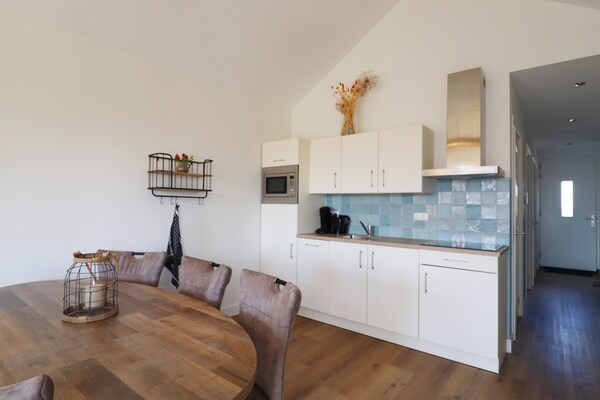 Foto van Tiny House in Anjum bij het Meer - Vakantiehuis in Anjum - Kitchen