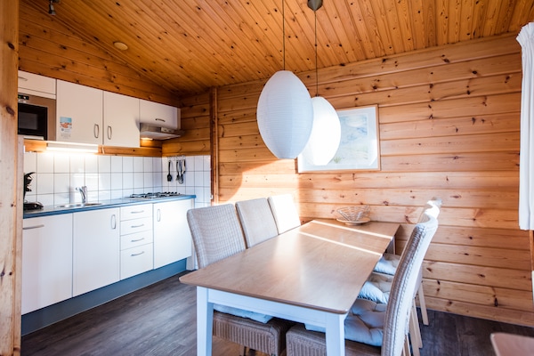 Foto van Hollum Bungalow Vlakbij het Strand - Vakantiehuis in Hollum - DiningRoom