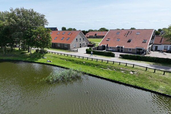 Foto van Vakantiehuis in Nes bij Vleijen - Vakantiehuis in Nes - ExteriorSummer