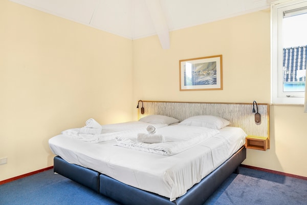 Foto van Villa aan het water nabij Groningen - Vakantiehuis in Midlaren - BedRoom