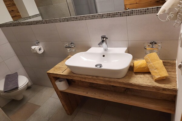 Foto van Appartement in Hohe Tauern met Bergzicht - Vakantiehuis in Neukirchen - BathRoom