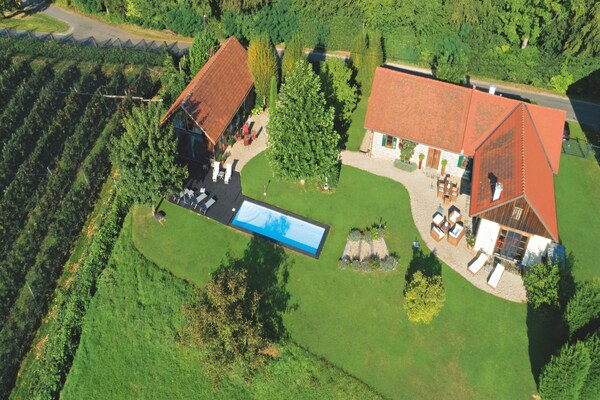 Foto van Chalet in Stiermarken met Zwembad & Uitzicht - Vakantiehuis in Fehring - ViewSummer