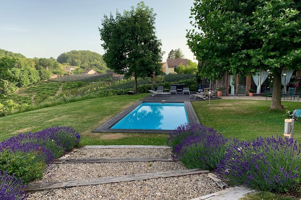 Foto van Chalet in Stiermarken met Zwembad & Uitzicht - Vakantiehuis in Fehring - Pool