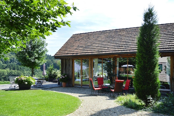 Foto van Chalet in Stiermarken met Zwembad & Uitzicht - Vakantiehuis in Fehring - ExteriorSummer