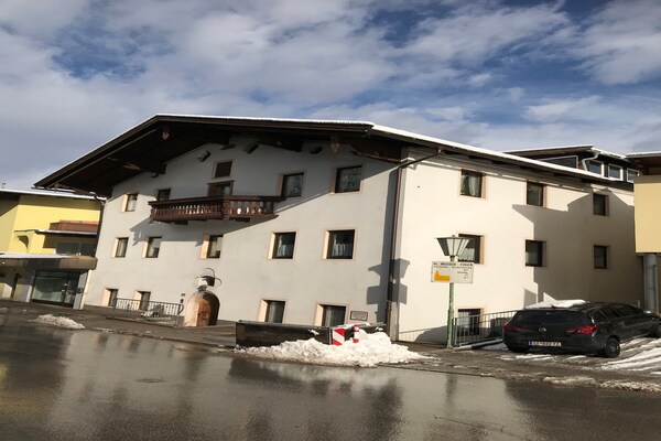 Foto van Appartement in Fügen bij Spieljochbahn - Vakantiehuis in Fügen - ExteriorWinter