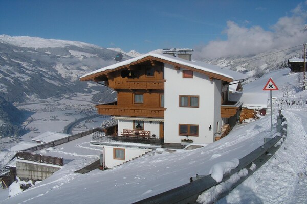 Foto van Appartement in Hippach bij Horbergbahn - Vakantiehuis in Hippach im Zillertal - ExteriorWinter