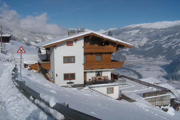 Foto van Appartement in Hippach bij Horbergbahn - Vakantiehuis in Hippach im Zillertal - ExteriorWinter