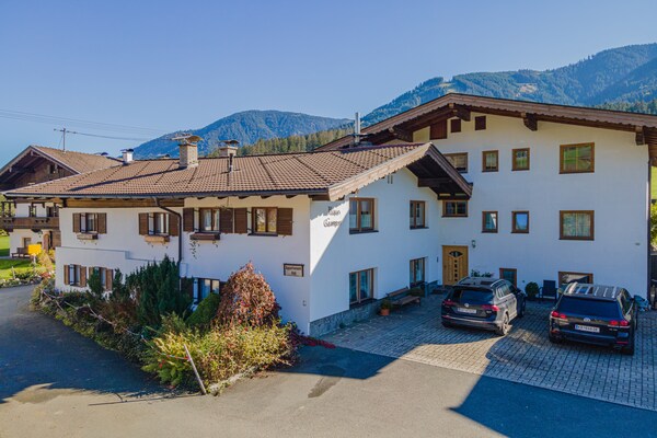 Foto van Appartement in Brixen bij Wilder Kaiser Gondel - Vakantiehuis in Brixen im Thale - ExteriorSummer