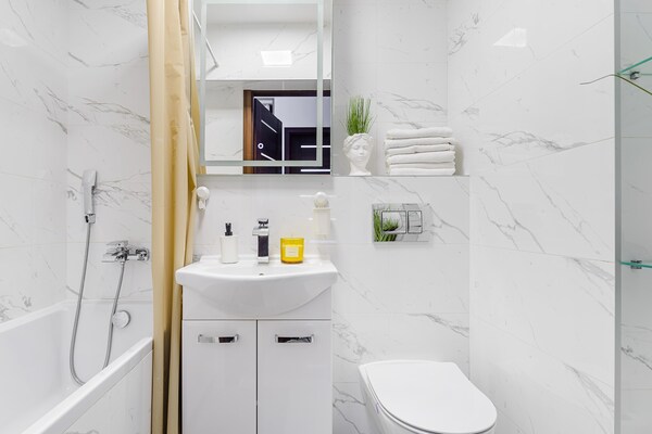 Foto van Appartement met eigen balkon - Vakantiehuis in Warszawa 2 - BathRoom