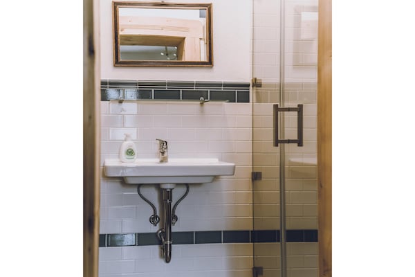 Foto van Appartement met 1 slaapkamer vlakbij bos en rivier - BathRoom