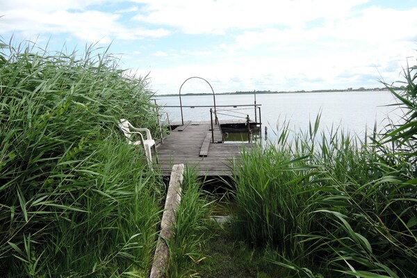 Foto van Lakeside Haven in het hart van Wolin - Vakantiehuis in Kołczewo - GardenSummer
