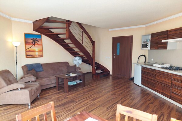 Foto van Comfortabele vakantiehuizen, bad, jacuzzi, sauna - Vakantiehuis in Osieki - LivingRoom