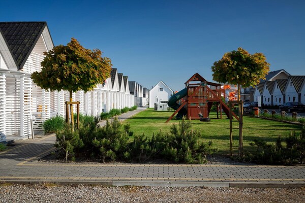 Foto van Comfortabele vakantiehuizen, zwembad, speeltuinen - Vakantiehuis in Sarbinowo - GardenSummer