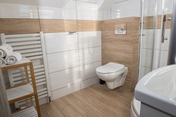 Foto van Comfortabel, handig appartement, zwembad - Vakantiehuis in Jaroslawiec - BathRoom