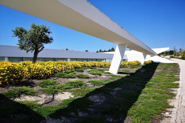 Foto van Morden architecturale villa in Lissabon - Vakantiehuis in Vau - GardenSummer