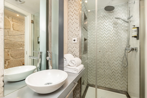 Foto van Appartement met balkon voor 4 gasten - Vakantiehuis in Oporto - BathRoom