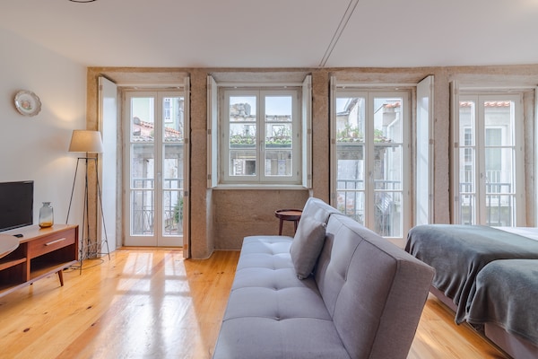 Foto van Moderne studio in Porto met balkon - Vakantiehuis in Oporto - LivingRoom