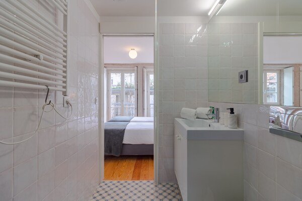 Foto van Moderne studio in Porto met balkon - Vakantiehuis in Oporto - BathRoom