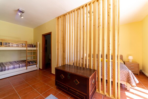 Foto van Vakantiehuis in Netos met zwembad en sauna - Vakantiehuis in Netos Almagreira - BedRoom