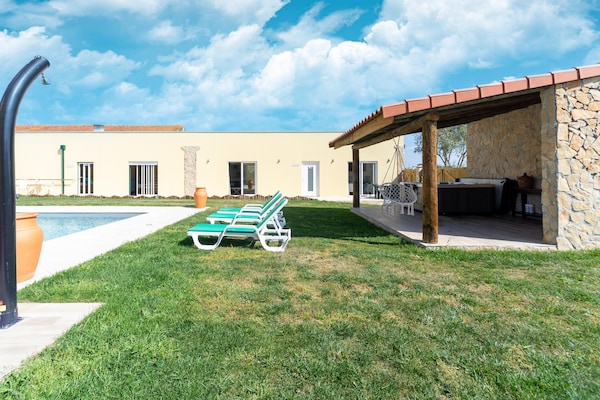 Foto van Vakantiehuis in Netos met zwembad en sauna - Vakantiehuis in Netos Almagreira - GardenSummer