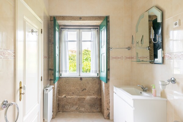 Foto van Vakantiehuis in Arcozelo met privézwembad - Vakantiehuis in Ponte de Lima - BathRoom