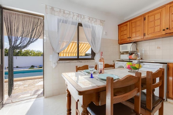 Foto van Villa bij Luz Strand met Privézwembad - Vakantiehuis in Montinhos da Luz - Kitchen