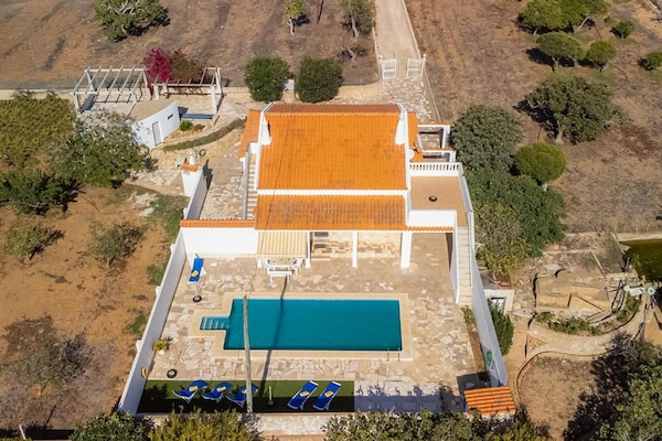 Foto van Villa bij Luz Strand met Privézwembad - Vakantiehuis in Montinhos da Luz - ViewSummer