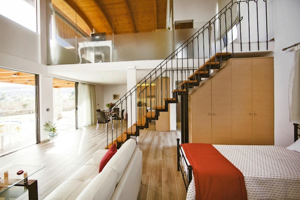 Foto van Halfvrijstaande woning met privézwembad - Vakantiehuis in Lardos - LivingRoom