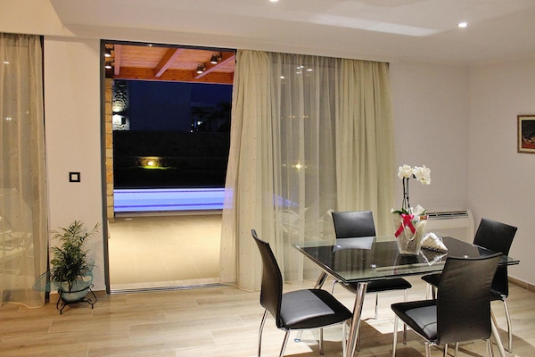 Foto van Halfvrijstaande woning met privézwembad - Vakantiehuis in Lardos - DiningRoom