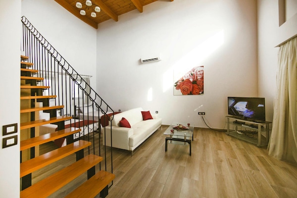Foto van Halfvrijstaande woning met privézwembad - Vakantiehuis in Lardos - LivingRoom