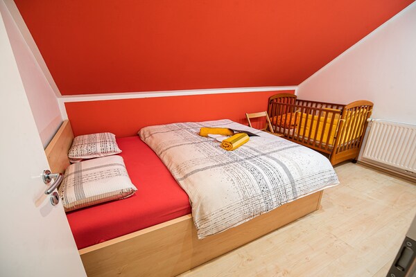 Foto van Elegant and Stylish Retreat Apartments with Terrace - Three Bedroom Apartment with Terrace - BedRoom