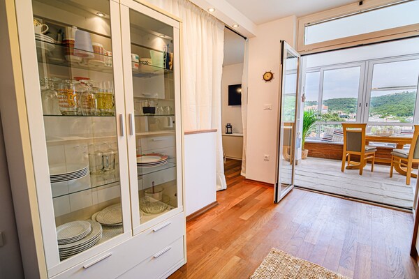 Foto van Elegant and Scenic Peaceful Apartments Portoroz - Studio Apartment with Terrace - Indoor