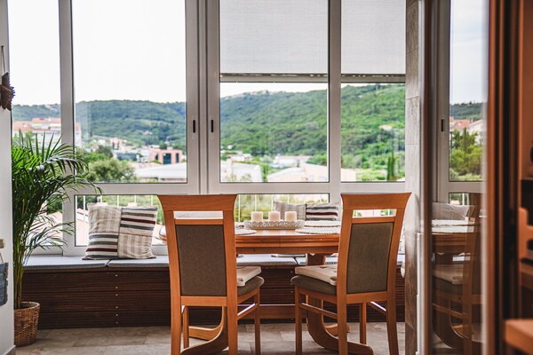 Foto van Elegant and Scenic Peaceful Apartments Portoroz - Studio Apartment with Terrace - DiningRoom