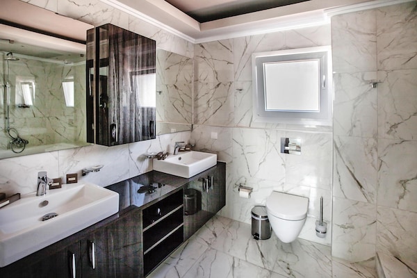 Foto van Villa aan zee met privézwembad - Vakantiehuis in Chanioti - BathRoom