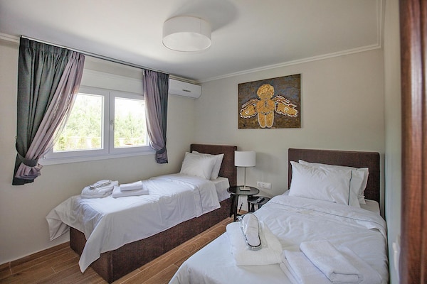 Foto van Villa aan zee met privézwembad - Vakantiehuis in Chanioti - BedRoom