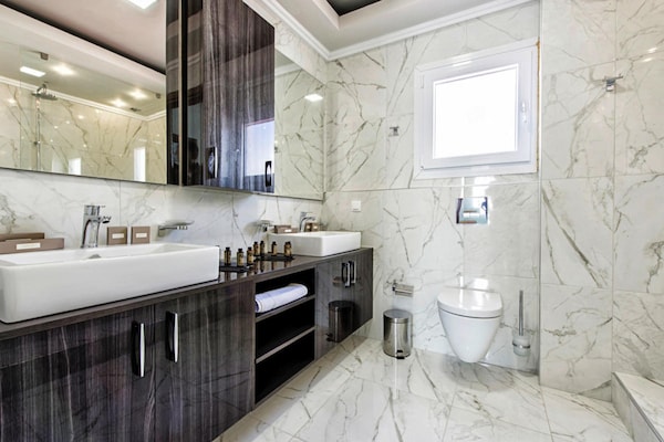 Foto van Villa aan zee met privézwembad - Vakantiehuis in Chanioti - BathRoom