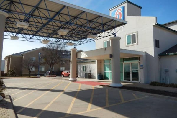 Foto van 1 kingsize bed | Badkuip met mobiele toegang Nsmk - Vakantiehuis in MERRILLVILLE - Facilities