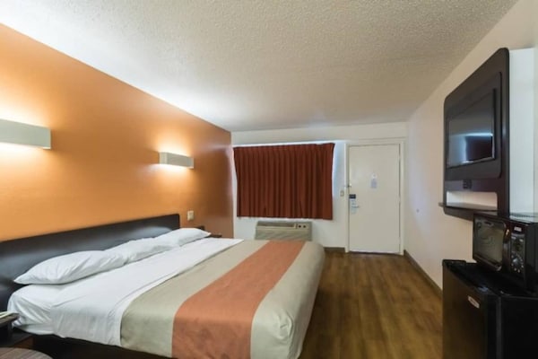 Foto van 1 kingsize bed | Rookvrij, koelkast - Vakantiehuis in CRAWFORDSVILLE - Facilities