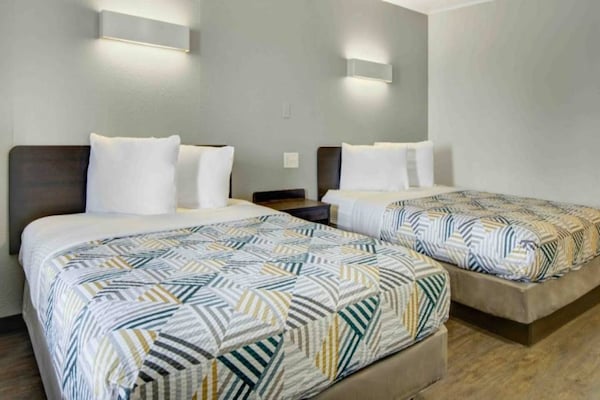 Foto van 2 queensize bedden | Rolstoeltoegankelijke - Vakantiehuis in LIMA - BedRoom