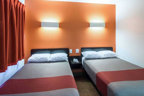 Foto van 2 tweepersoonsbedden | Niet-roken - Vakantiehuis in Oroville - BedRoom