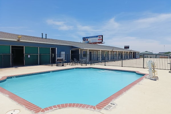 Foto van 2 Queensize Bedden Niet Roken - Vakantiehuis in Pearsall TX - Pool