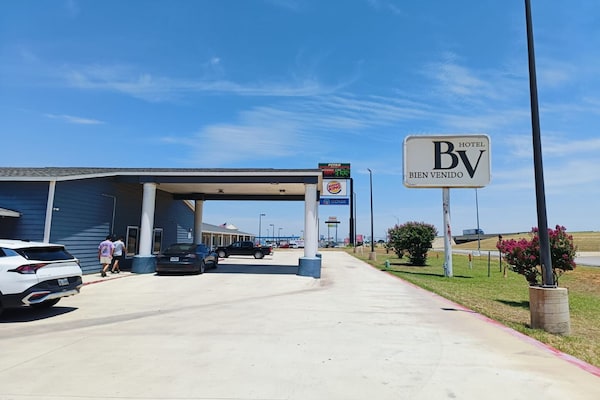 Foto van 2 Queensize Bedden Niet Roken - Vakantiehuis in Pearsall TX - ExteriorSummer