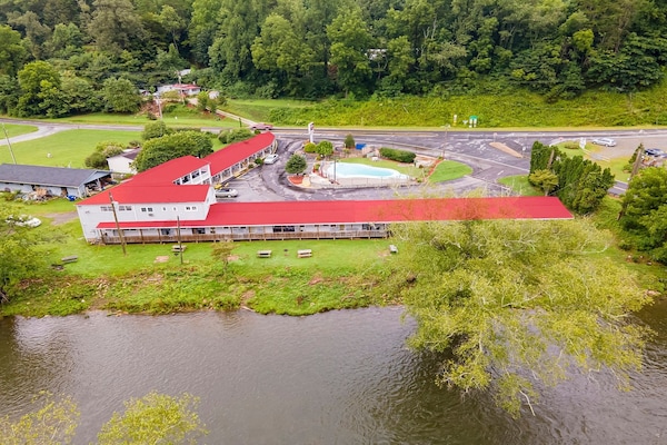 Foto van Appartement Met 2 Slaapkamers Met Keuken - Vakantiehuis in Bryson city - ExteriorSummer