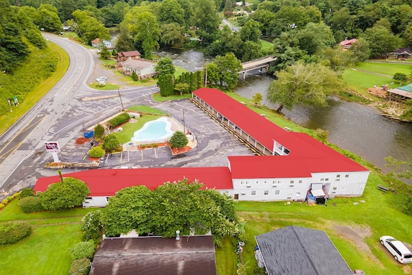Foto van Appartement Met 2 Slaapkamers Met Keuken - Vakantiehuis in Bryson city - ExteriorSummer