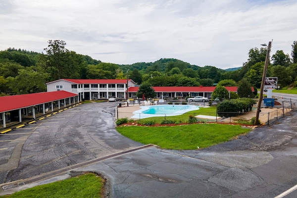 Foto van Appartement Met 2 Slaapkamers Met Keuken - Vakantiehuis in Bryson city - ExteriorSummer