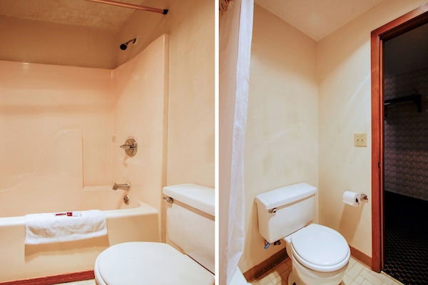 Foto van Chapmanville WV|Kingsize Bed - Vakantiehuis in Chapmanville WV - BathRoom